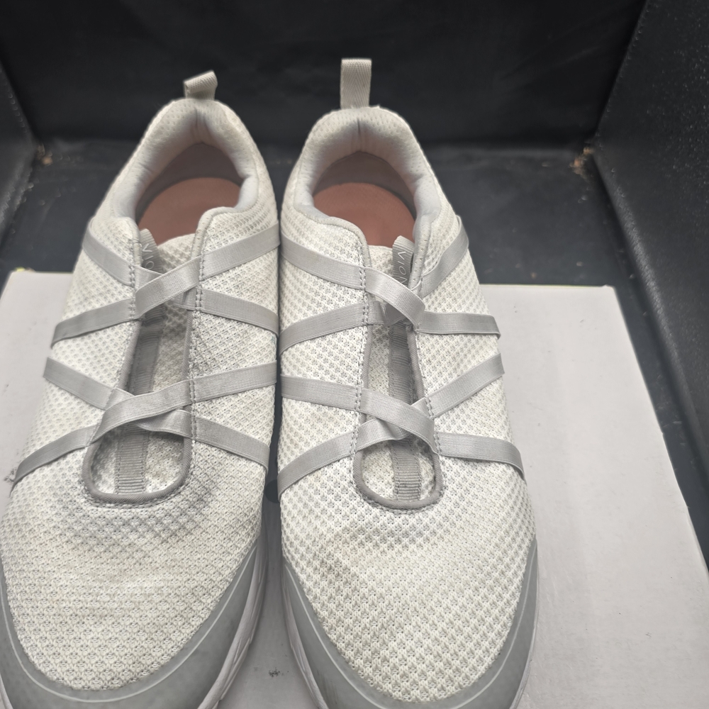 Vionic‎ Men's Light Gray and White Sneakers